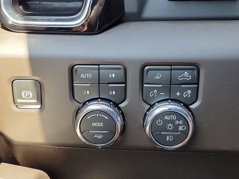 New 2026 GMC Sierra 2500 Denali w/ Denali Reserve Package AWD/4WD image 15