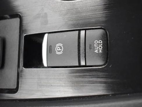 Used 2025 Nissan Rogue SV FWD image 33
