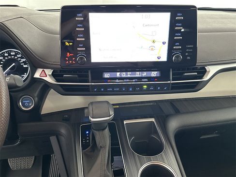 Used 2023 Toyota Sienna Platinum image 24