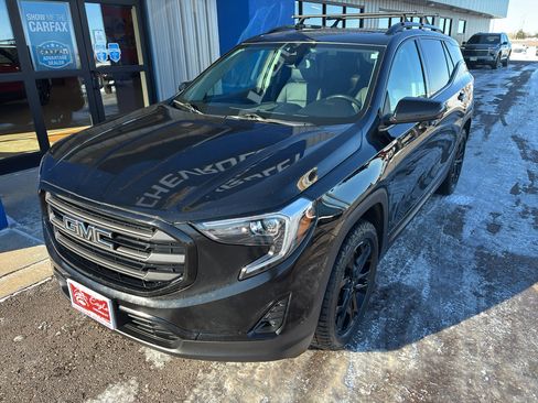 Used 2021 GMC Terrain SLT w/ Infotainment Package II image 3