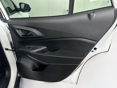 Used 2024 Chevrolet Trax LT image 27