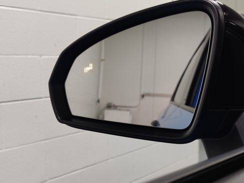 Used 2025 Volkswagen Taos SE image 9