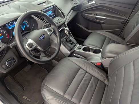 Used 2015 Ford Escape SE w/ Equipment Group 201A image 4