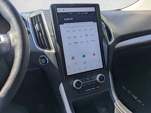 Used 2024 Ford Edge SEL image 12