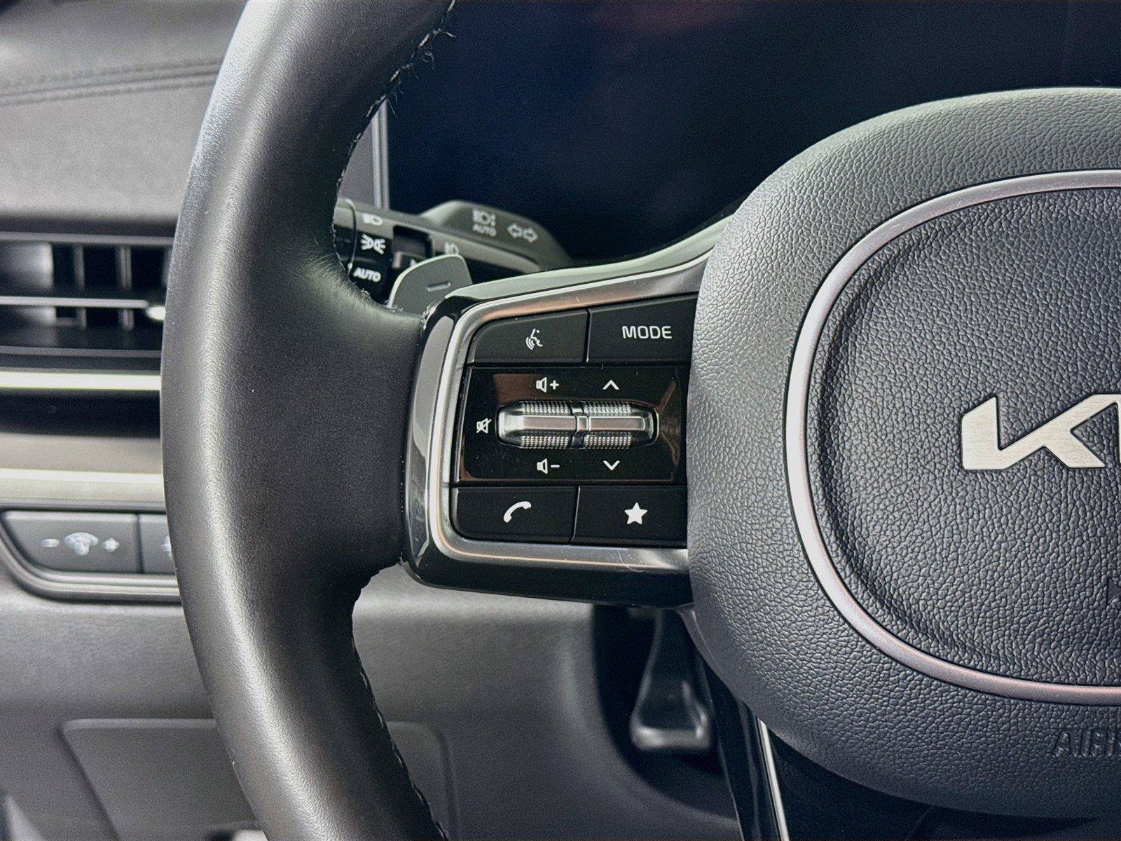Used 2025 Kia Carnival SX Prestige FWD image 17