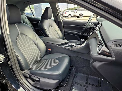 Used 2020 Toyota Camry SE image 14