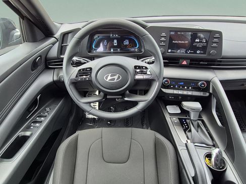 New 2026 Hyundai Elantra Sport FWD image 11