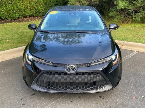 Used 2022 Toyota Corolla LE FWD image 2