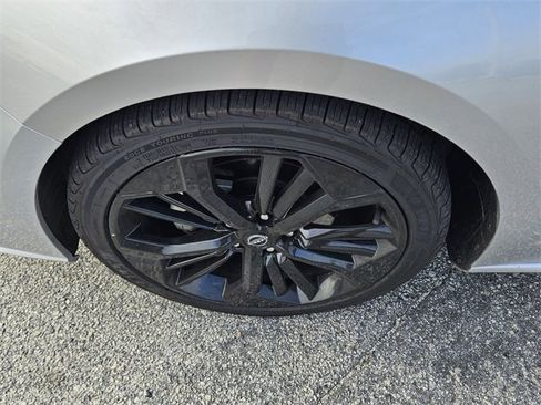 Used 2024 Nissan Altima 2.5 SR image 18