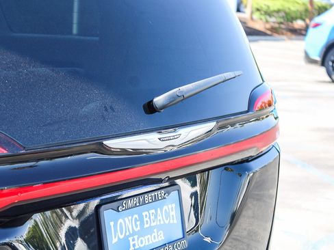 Used 2024 Chrysler Pacifica Limited FWD image 11