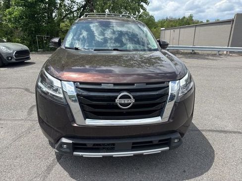 Used 2022 Nissan Pathfinder SL AWD/4WD image 2