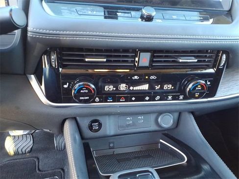 Certified 2024 Nissan Rogue Platinum w/ Platinum Premium Package image 12