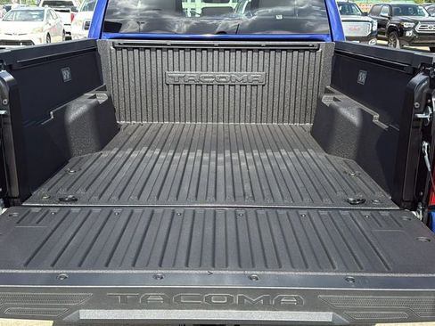 Certified 2025 Toyota Tacoma SR5 AWD/4WD image 27