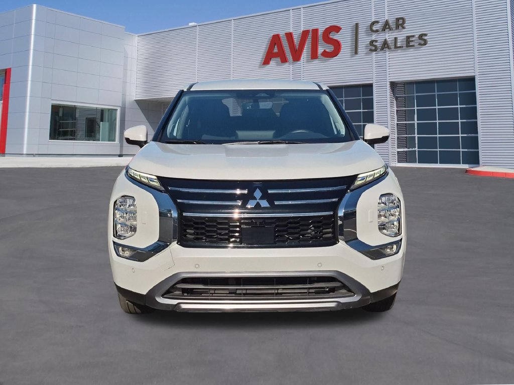 Used 2025 Mitsubishi Outlander SE AWD/4WD image 2