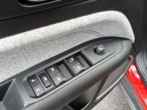 Used 2024 Jeep Compass Latitude image 12