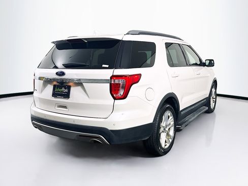 Used 2017 Ford Explorer XLT w/ Equipment Group 202A FWD image 9