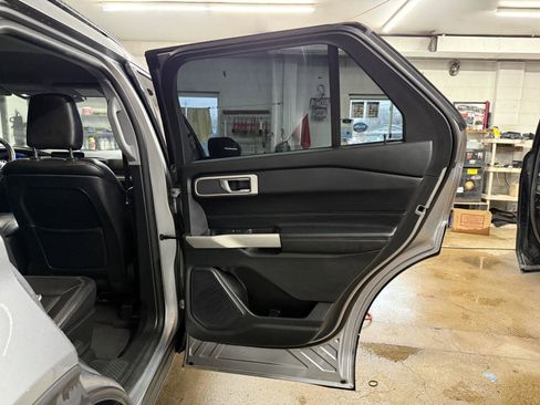 Used 2020 Ford Explorer XLT w/ Equipment Group 202A image 21