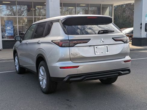 New 2026 Mitsubishi Outlander ES image 5