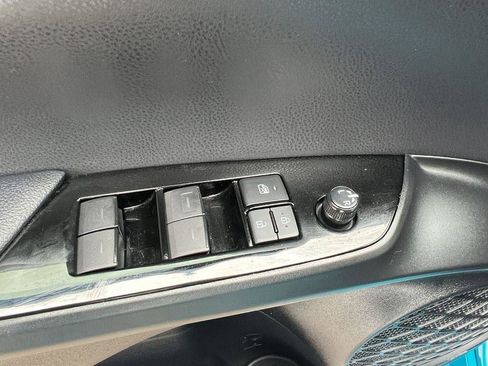 Used 2019 Toyota Prius Prime Premium image 17