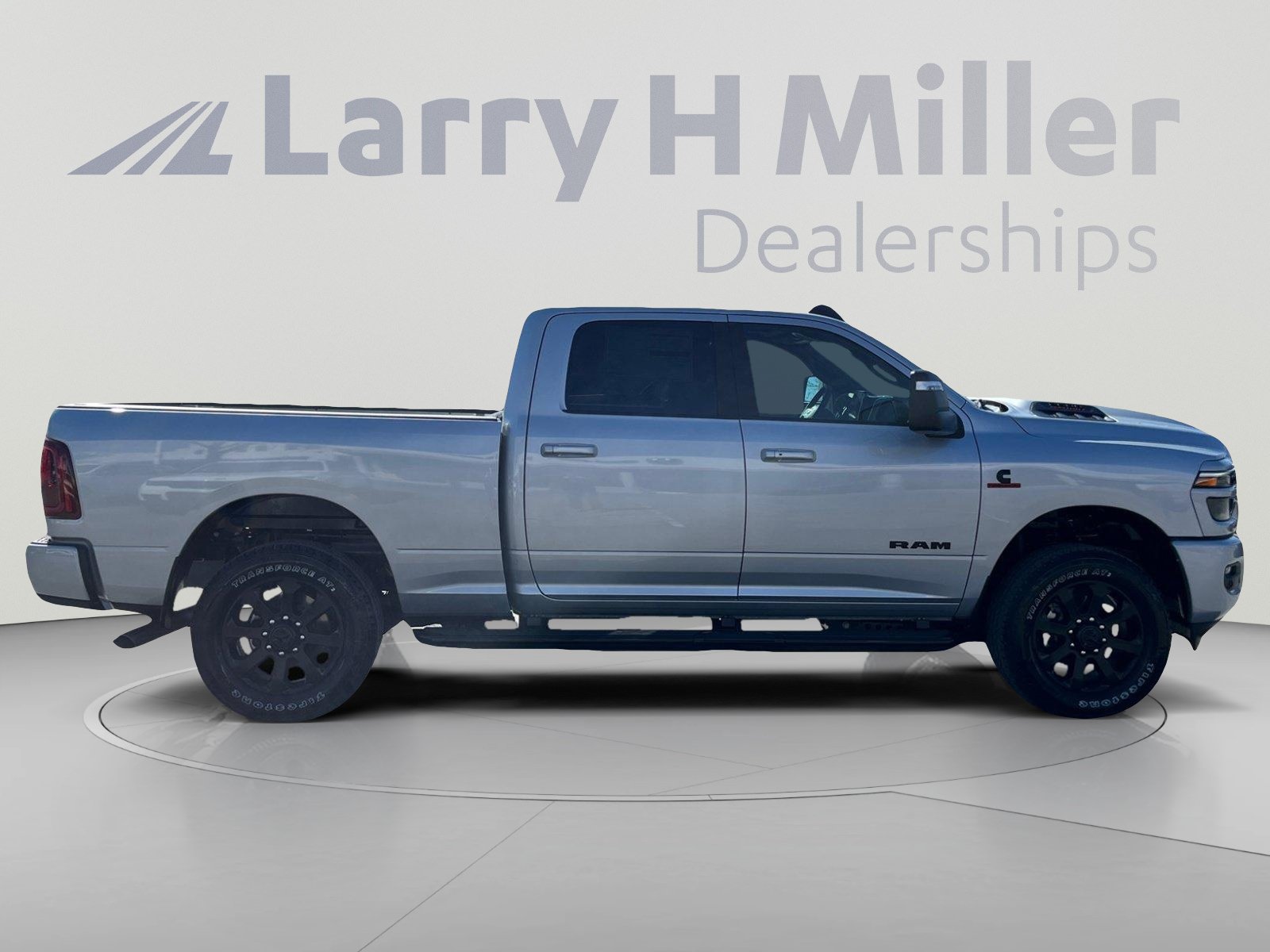 New 2026 RAM 2500 Laramie AWD/4WD image 6