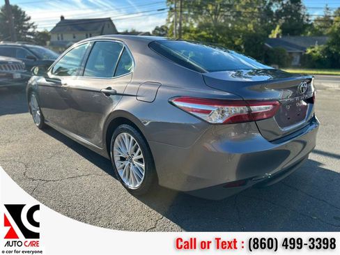 Used 2018 Toyota Camry XLE image 5
