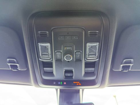 Used 2022 Chevrolet Tahoe LT w/ Luxury Package AWD/4WD image 18