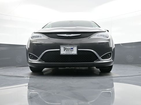 Used 2017 Chrysler Pacifica Touring-L image 27