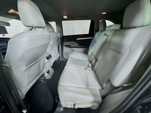 Used 2014 Toyota Highlander Plus FWD image 28