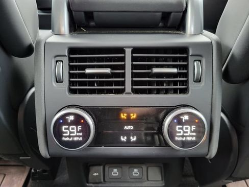 Used 2025 Land Rover Discovery Dynamic SE AWD/4WD image 21