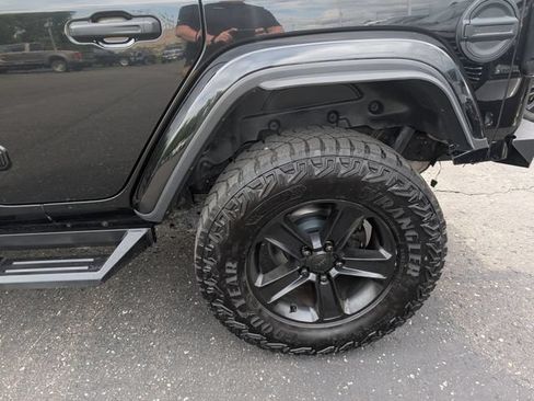 Used 2021 Jeep Wrangler Unlimited Sahara AWD/4WD image 4