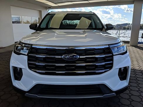 Used 2025 Ford Explorer Active w/ Active Comfort Package image 2