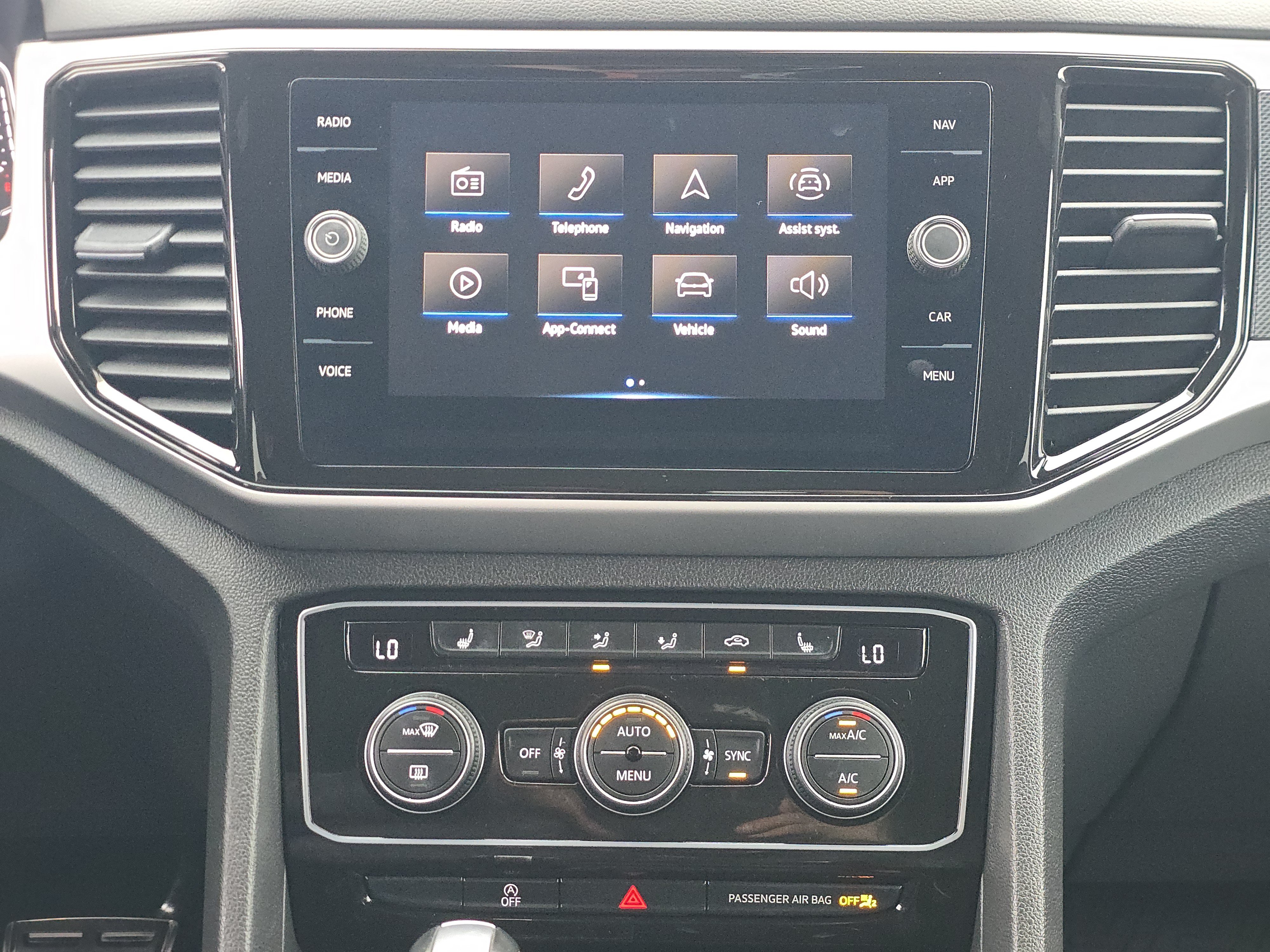 Certified 2023 Volkswagen Atlas Cross Sport SEL R-Line AWD/4WD image 26