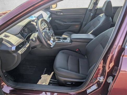 Used 2025 Nissan Altima 2.5 SV AWD/4WD image 14