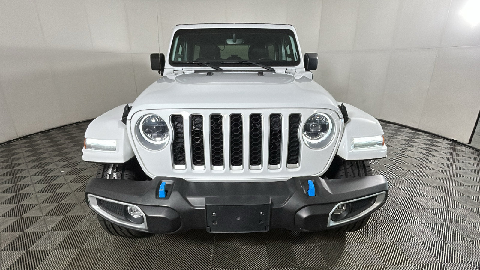 Used 2023 Jeep Wrangler Unlimited Sahara w/ Cold Weather Group AWD/4WD image 9