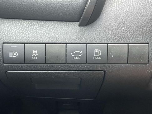 Used 2019 Toyota Camry SE FWD image 18