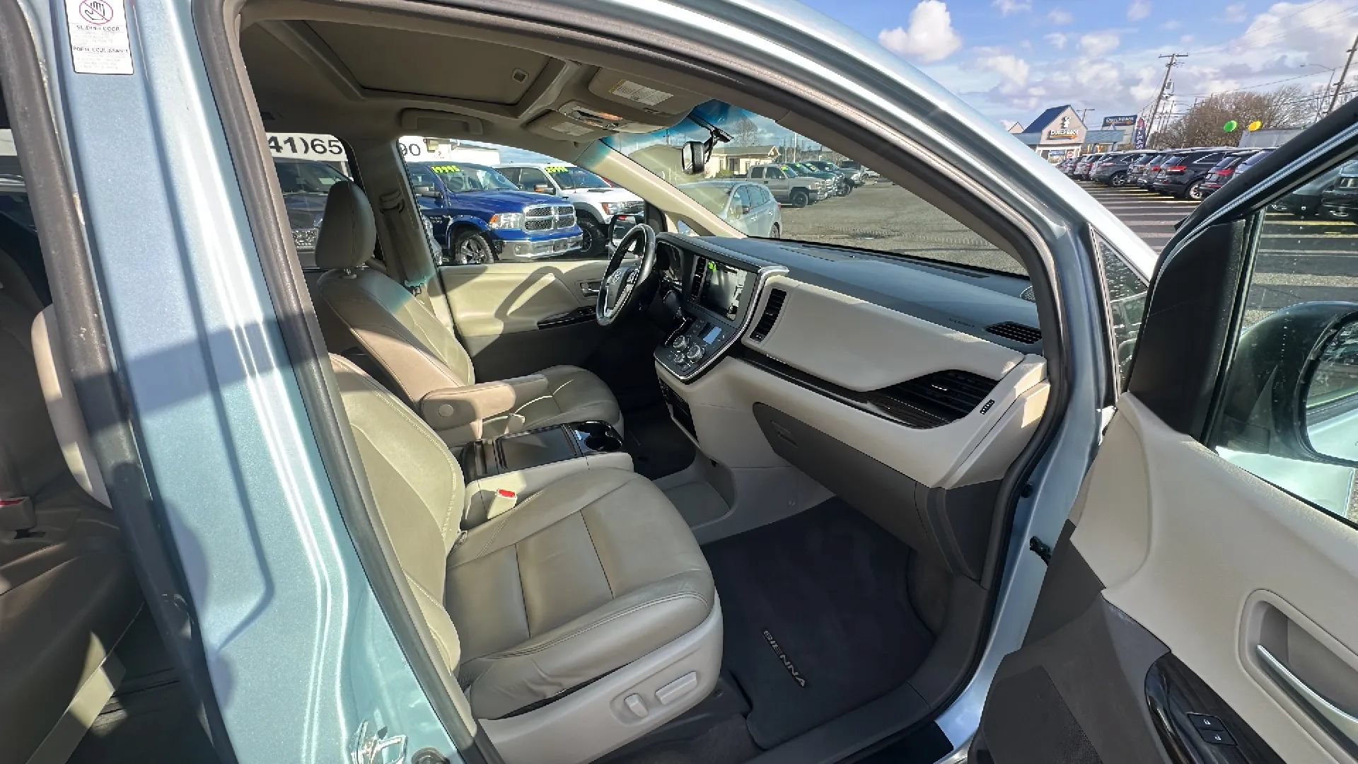 Used 2017 Toyota Sienna XLE Premium AWD/4WD image 14