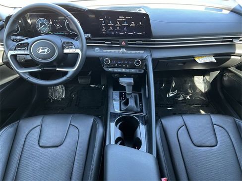 Used 2024 Hyundai Elantra Limited image 2
