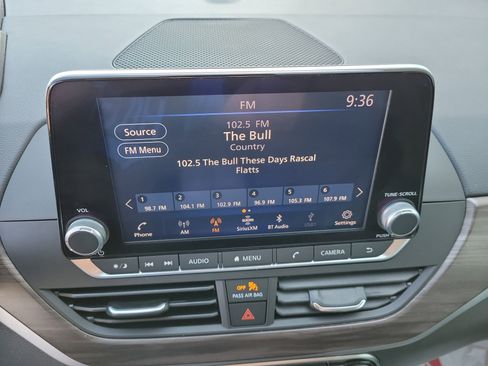 Used 2024 Nissan Altima 2.5 SV image 15