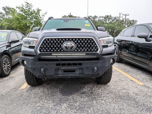 Used 2019 Toyota Tacoma TRD Sport AWD/4WD image 4