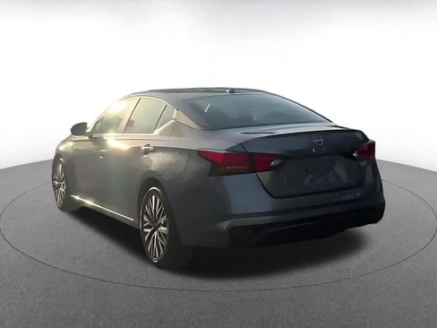 Used 2025 Nissan Altima 2.5 SV image 11