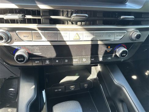 Used 2023 Kia Telluride LX image 16