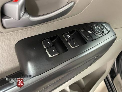 Used 2016 Kia Sedona LX w/ LX Convenience Package FWD image 20