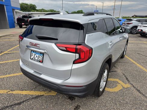 Used 2018 GMC Terrain SLE w/ Driver Convenience Package FWD image 3