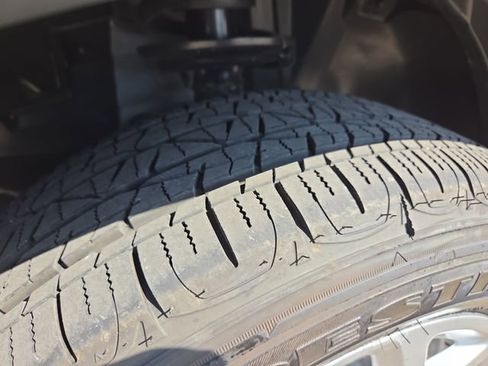 Used 2025 Jeep Compass Latitude w/ Sun & Sound Group image 42