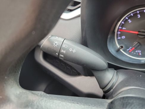 Used 2021 Toyota RAV4 LE FWD image 29