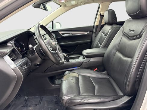Used 2019 Cadillac XT5 Premium Luxury AWD/4WD image 17