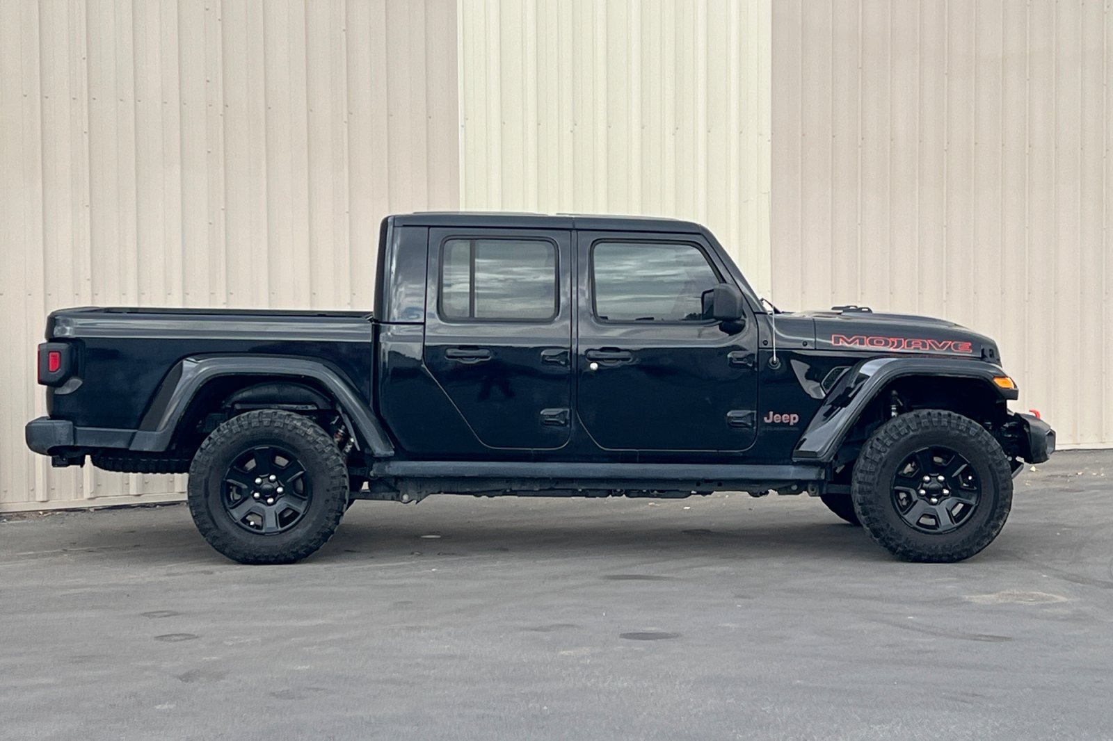 Used 2023 Jeep Gladiator Mojave w/ Cold Weather Group AWD/4WD image 3