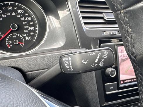 Used 2019 Volkswagen Golf S image 24