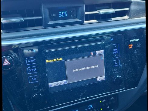 Used 2017 Toyota Corolla LE FWD image 12