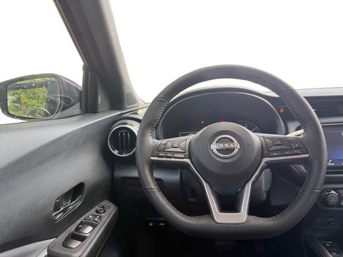 Used 2022 Nissan Kicks SR w/ Premium Package FWD image 21